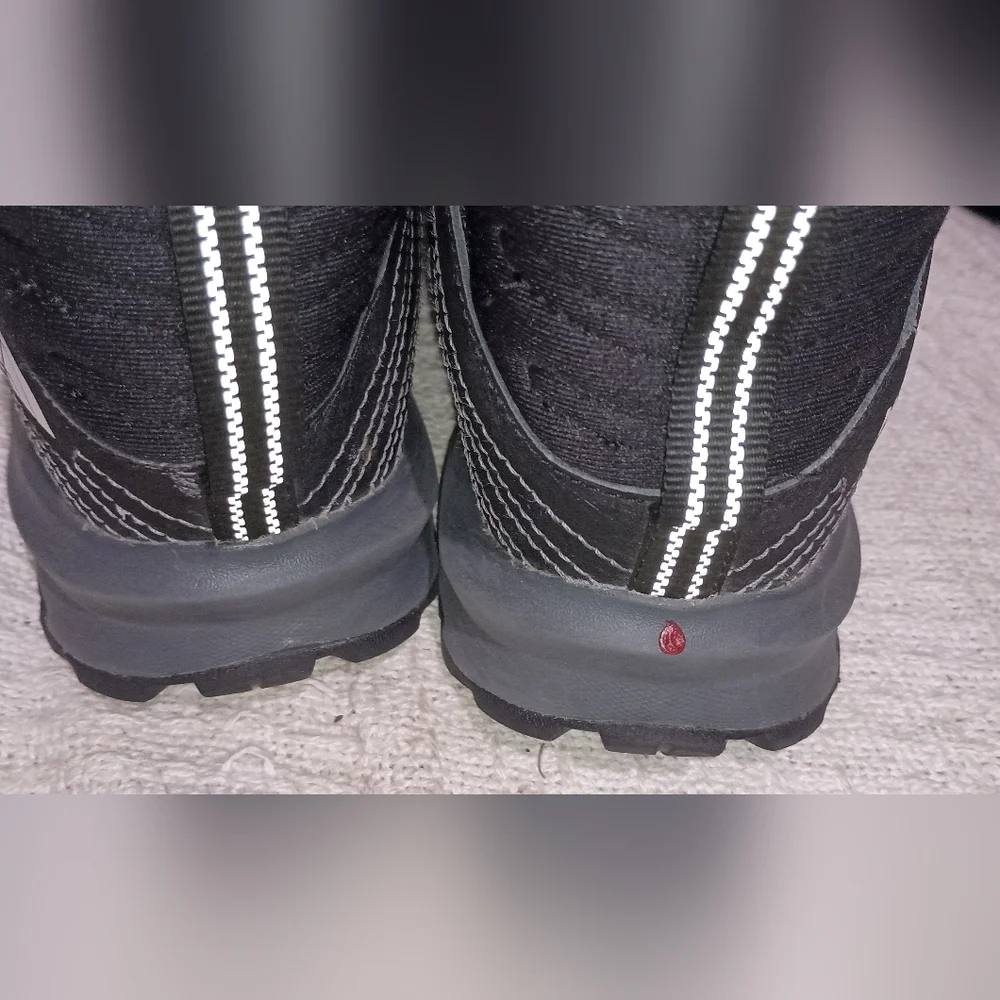 The North Face Youth Fastpack Hiker Mid Waterproof Boots Youth 6 Black